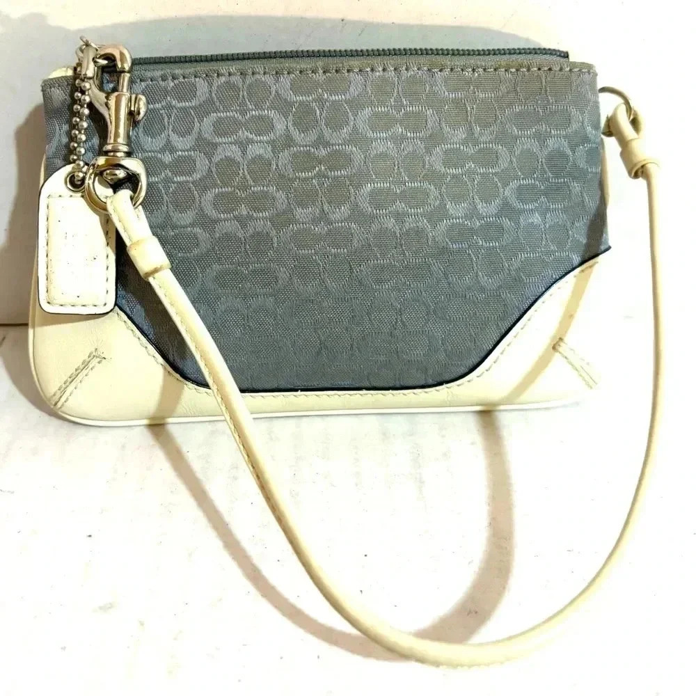 Coach vintage cc signature print canvas wristlet wallet